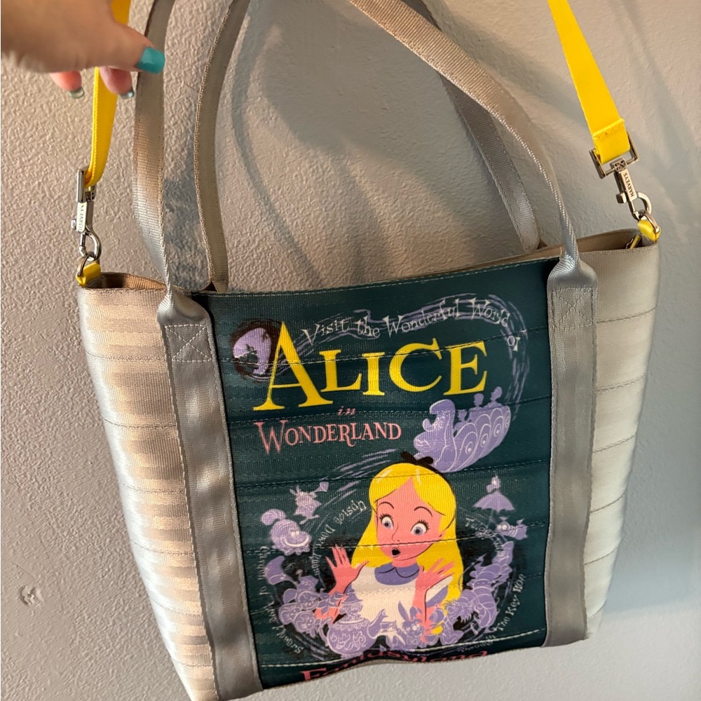 Alice in Wonderland Harvey’s Tote Bag Disneyland 60th Anniversary